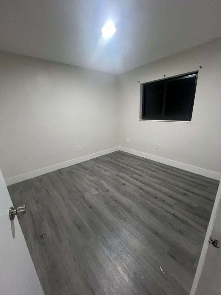 805 W 30th St - Photo 2 of 6