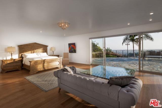 450 Trousdale Pl - Photo 3 of 8