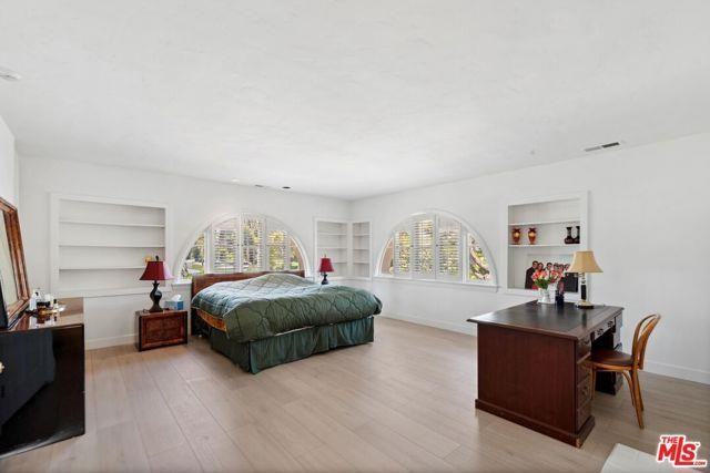 324 Marguerita Ave - Photo 2 of 8