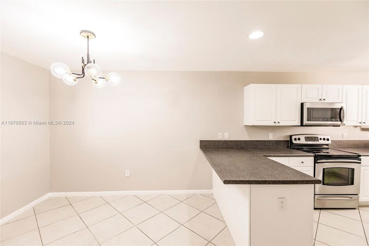 9970 Northwest 19th Place - Photo 4 of 8