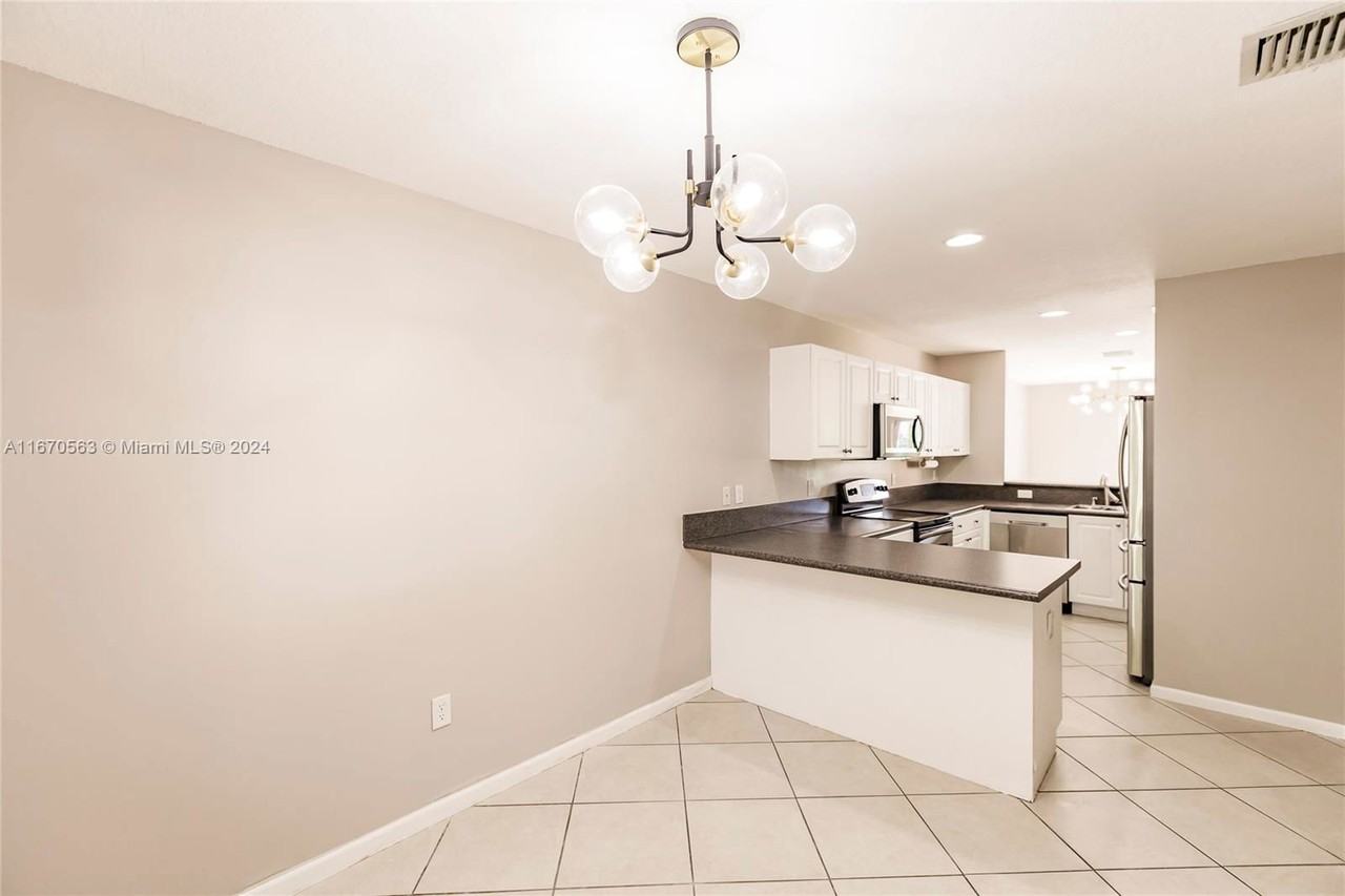 9970 Northwest 19th Place - Photo 5 of 8