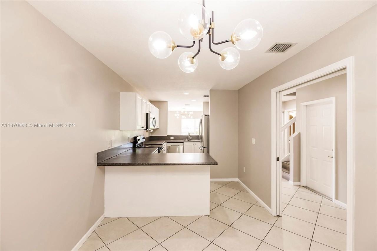 9970 Northwest 19th Place - Photo 6 of 8