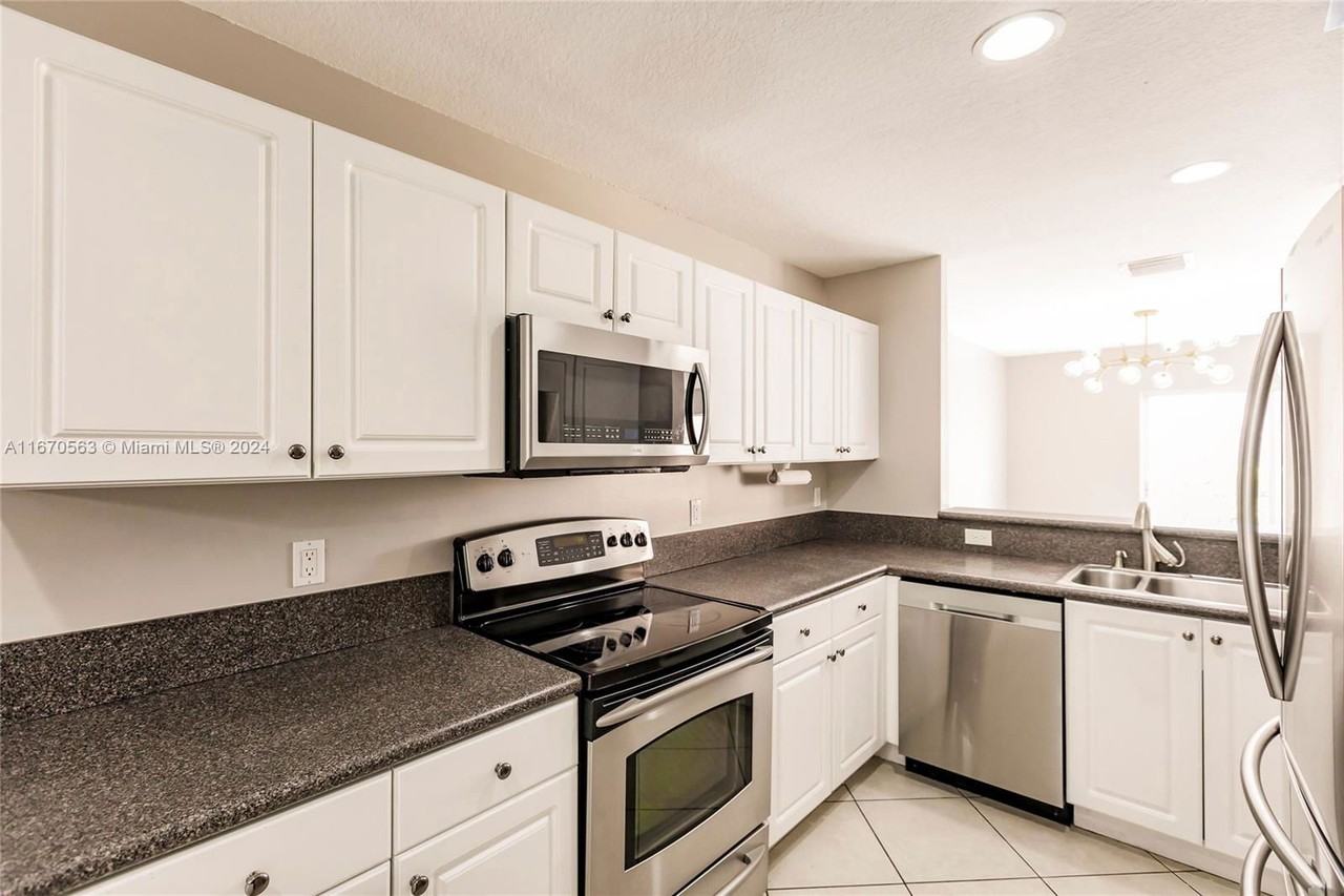 9970 Northwest 19th Place - Photo 7 of 8