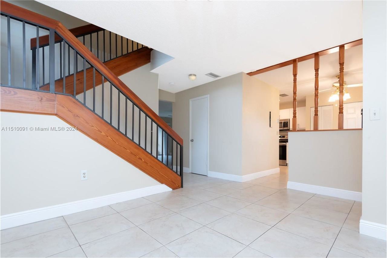 231 Lakeside Cir - Photo 6 of 8