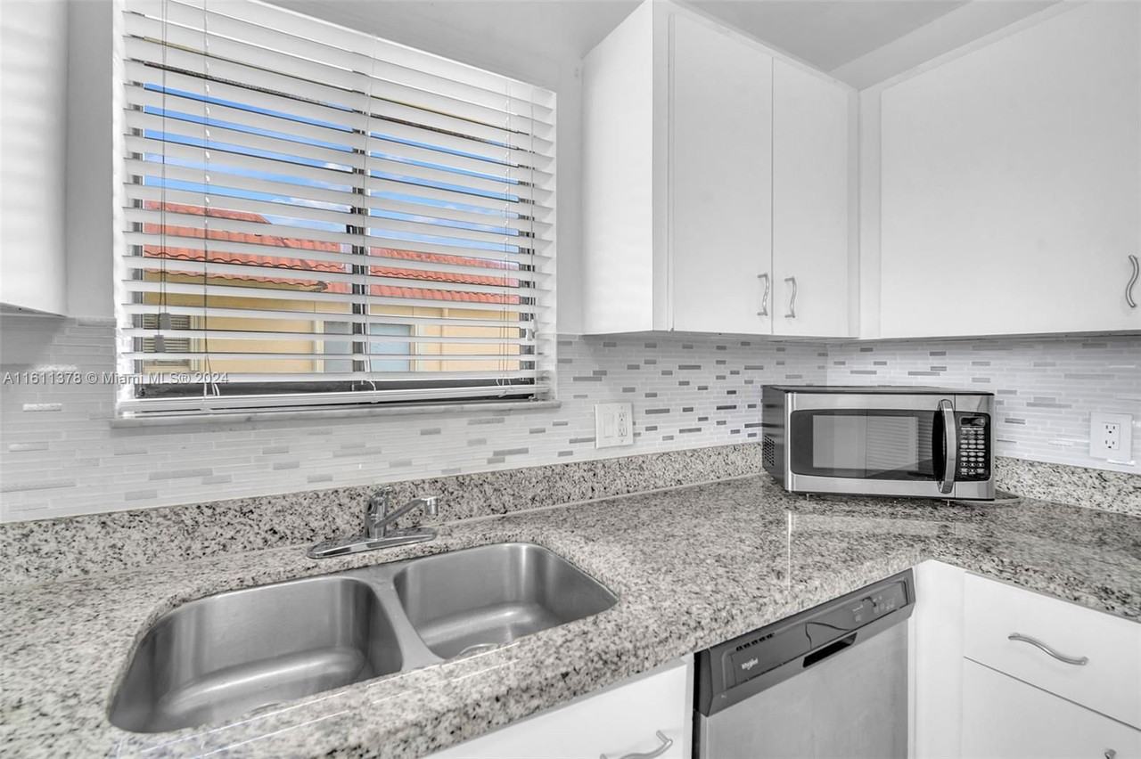 16401 Blatt Blvd #201 - Photo 5 of 8