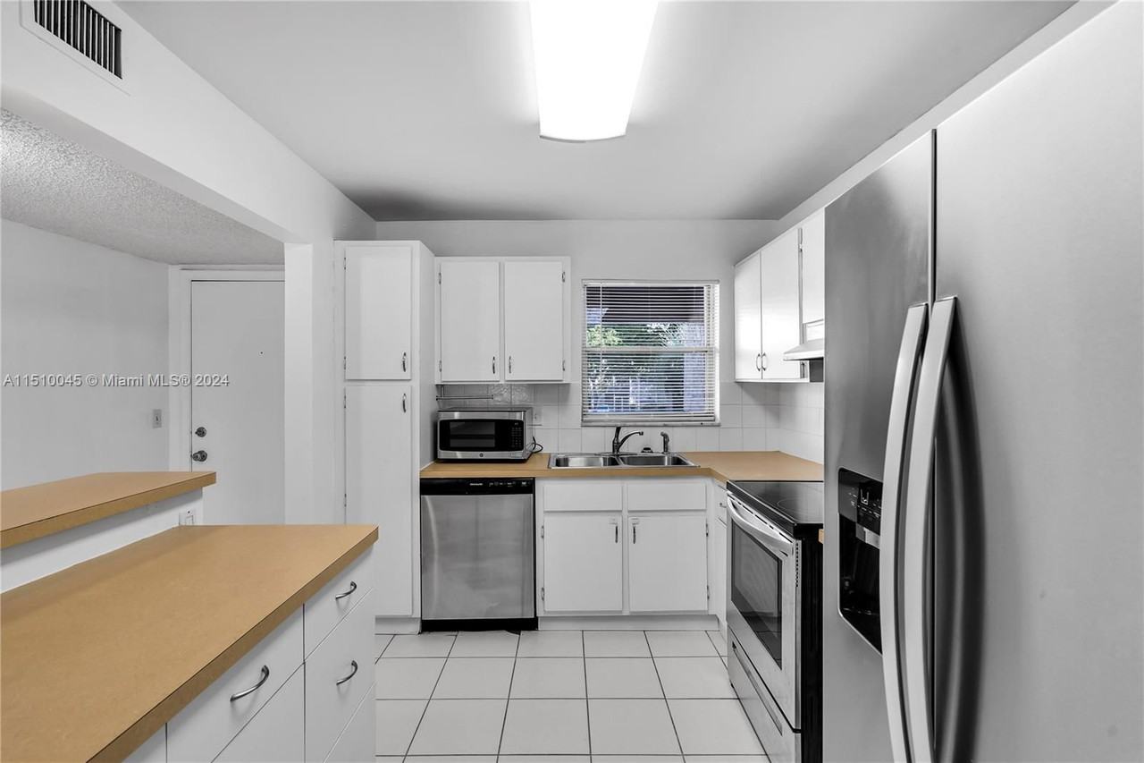 8513 Old Country Manor #415 - Photo 4 of 8