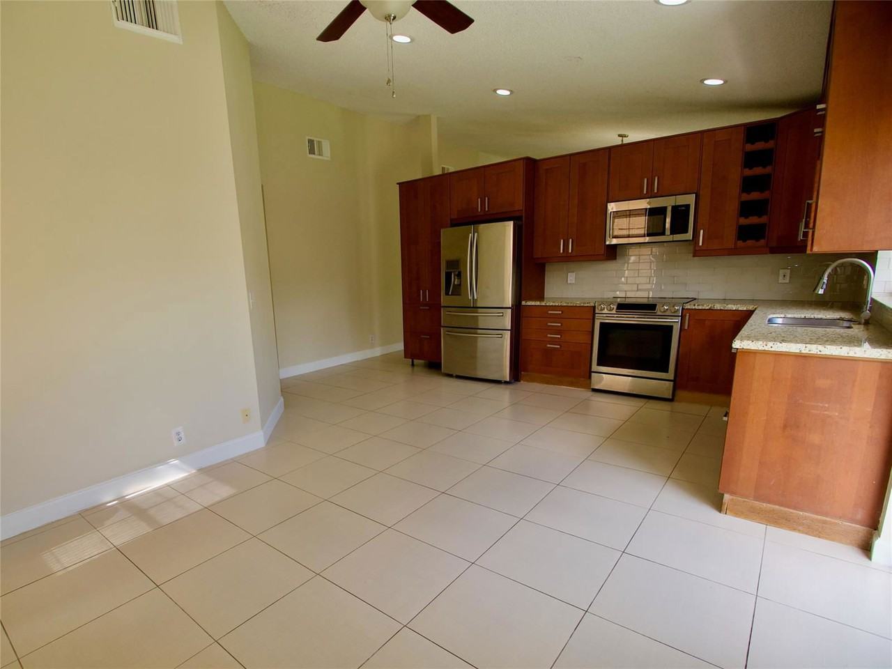 9471 Nw 52nd St - Photo 6 of 8