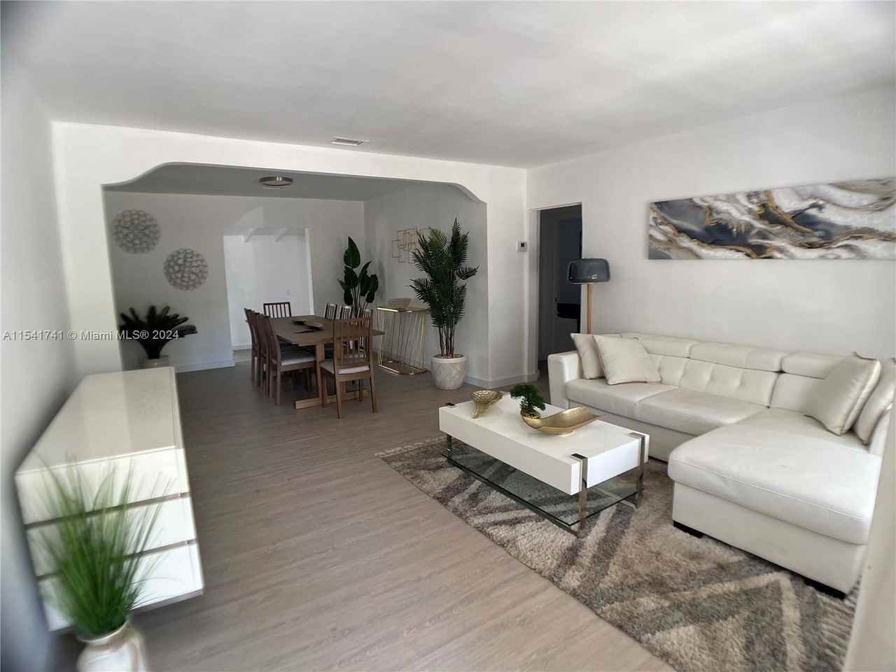 2919 Sw 25th Ter #A - Photo 2 of 8