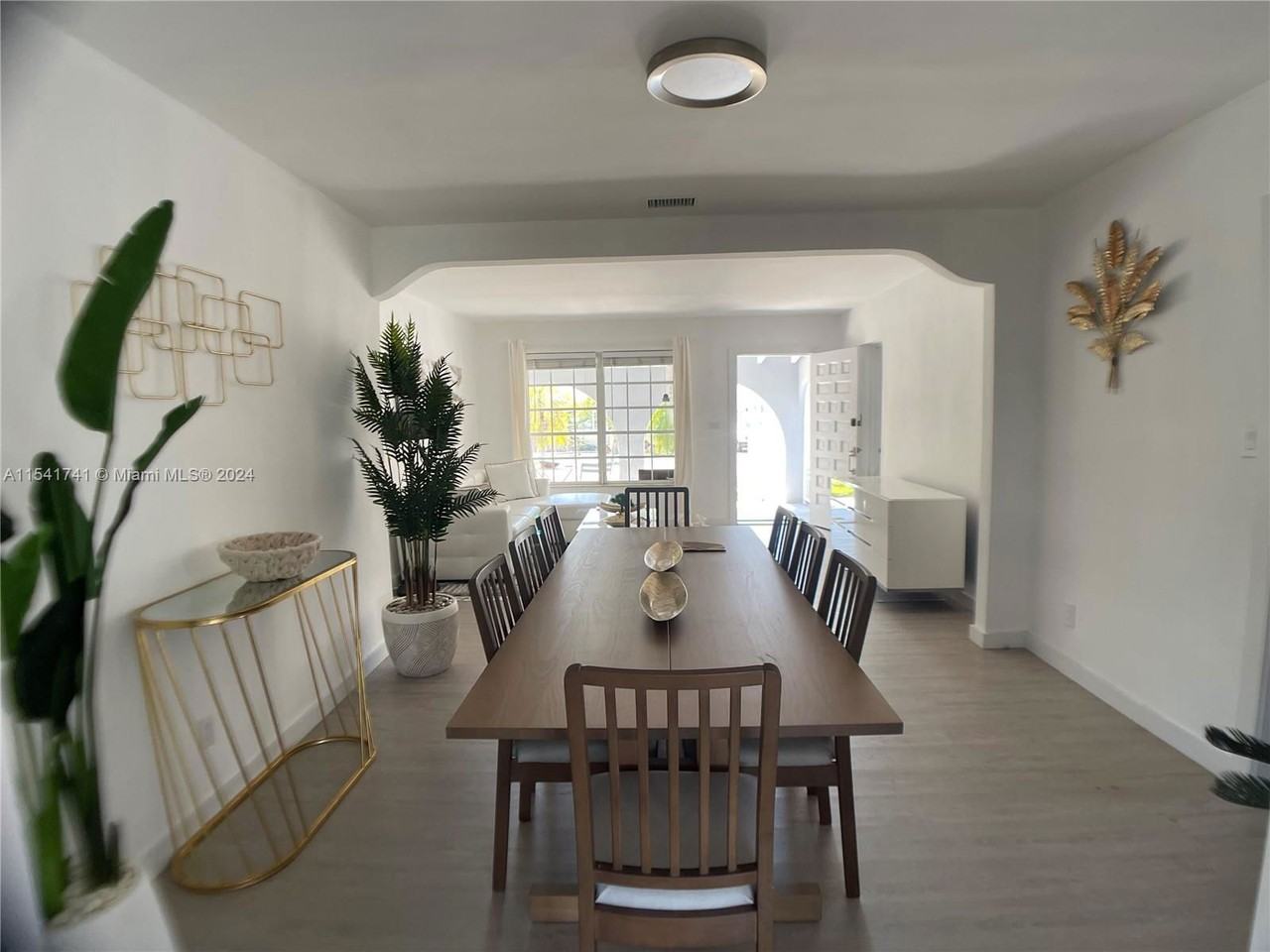 2919 Sw 25th Ter #A - Photo 3 of 8