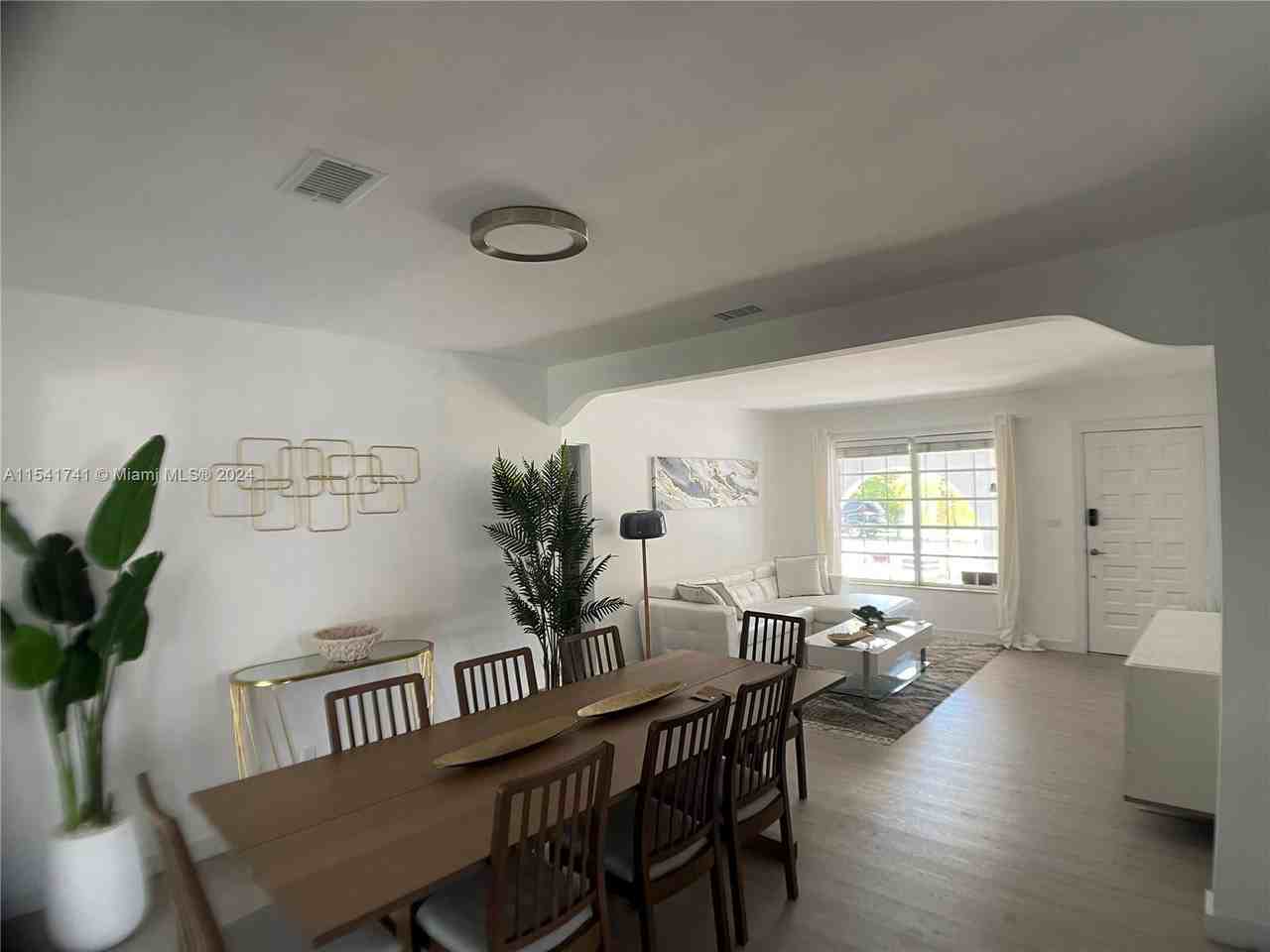 2919 Sw 25th Ter #A - Photo 4 of 8