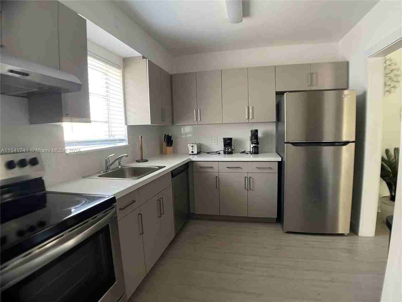 2919 Sw 25th Ter #A - Photo 5 of 8