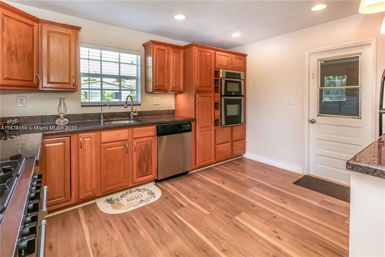 1538 Funston St - Photo 3 of 8