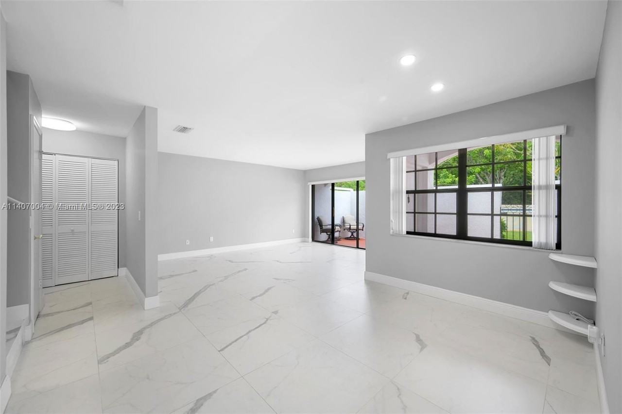 20904 Leeward Ct - Photo 6 of 8