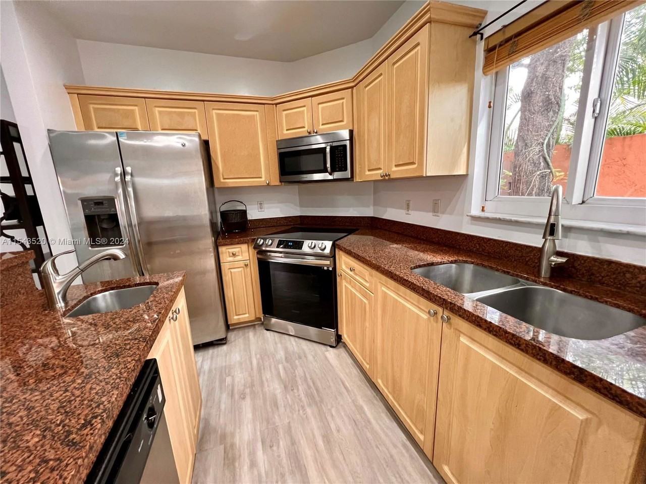 5984 Sw 8th St - Photo 4 of 8