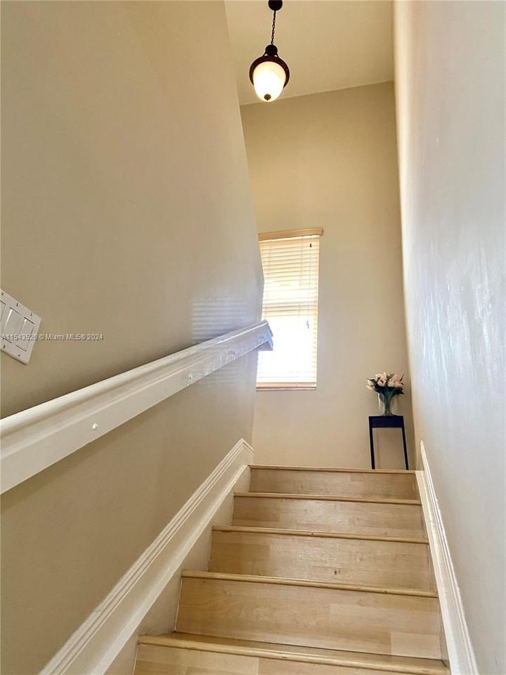 5984 Sw 8th St - Photo 6 of 8