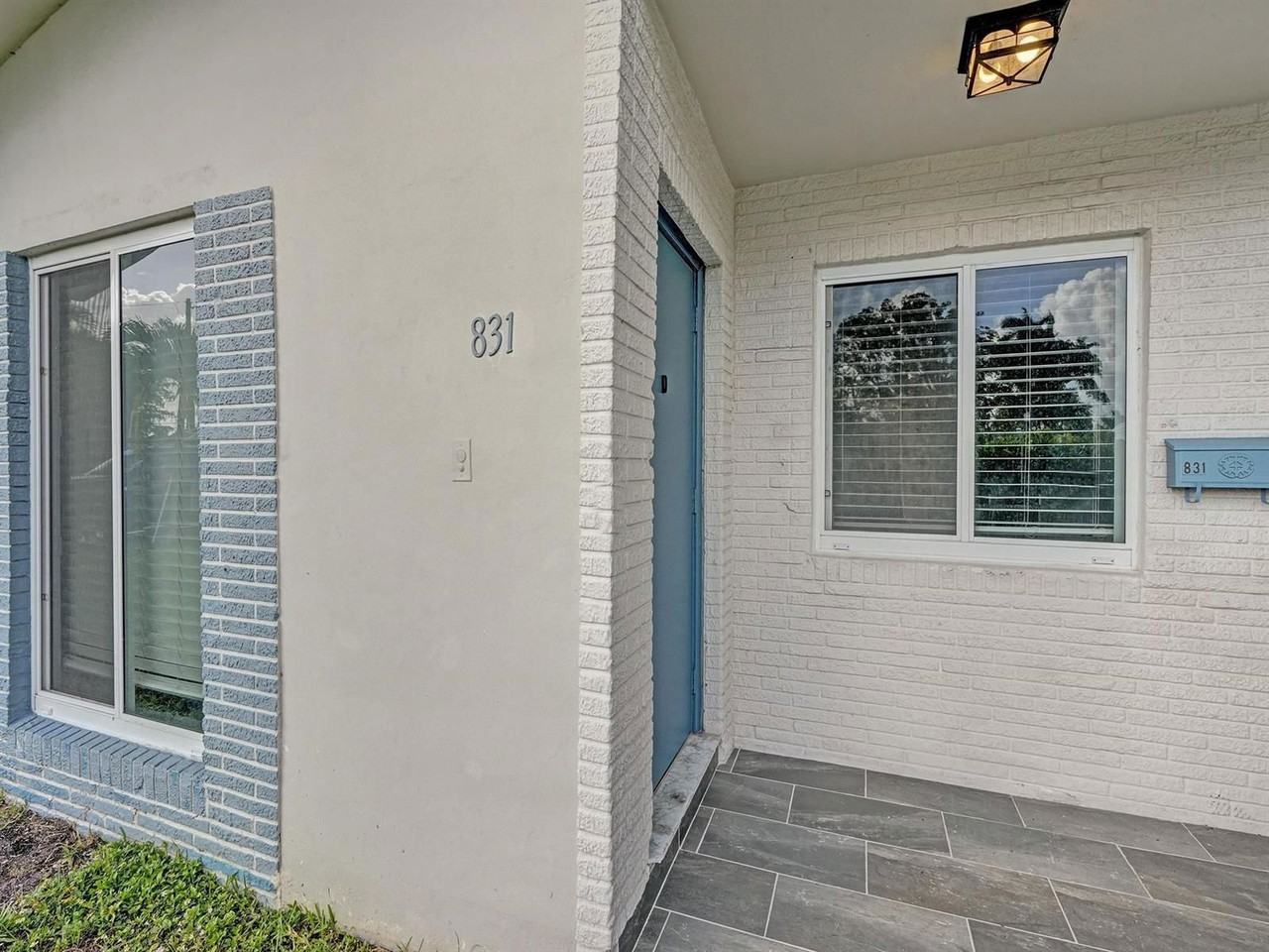 831 Sw 14th St - Photo 2 of 8