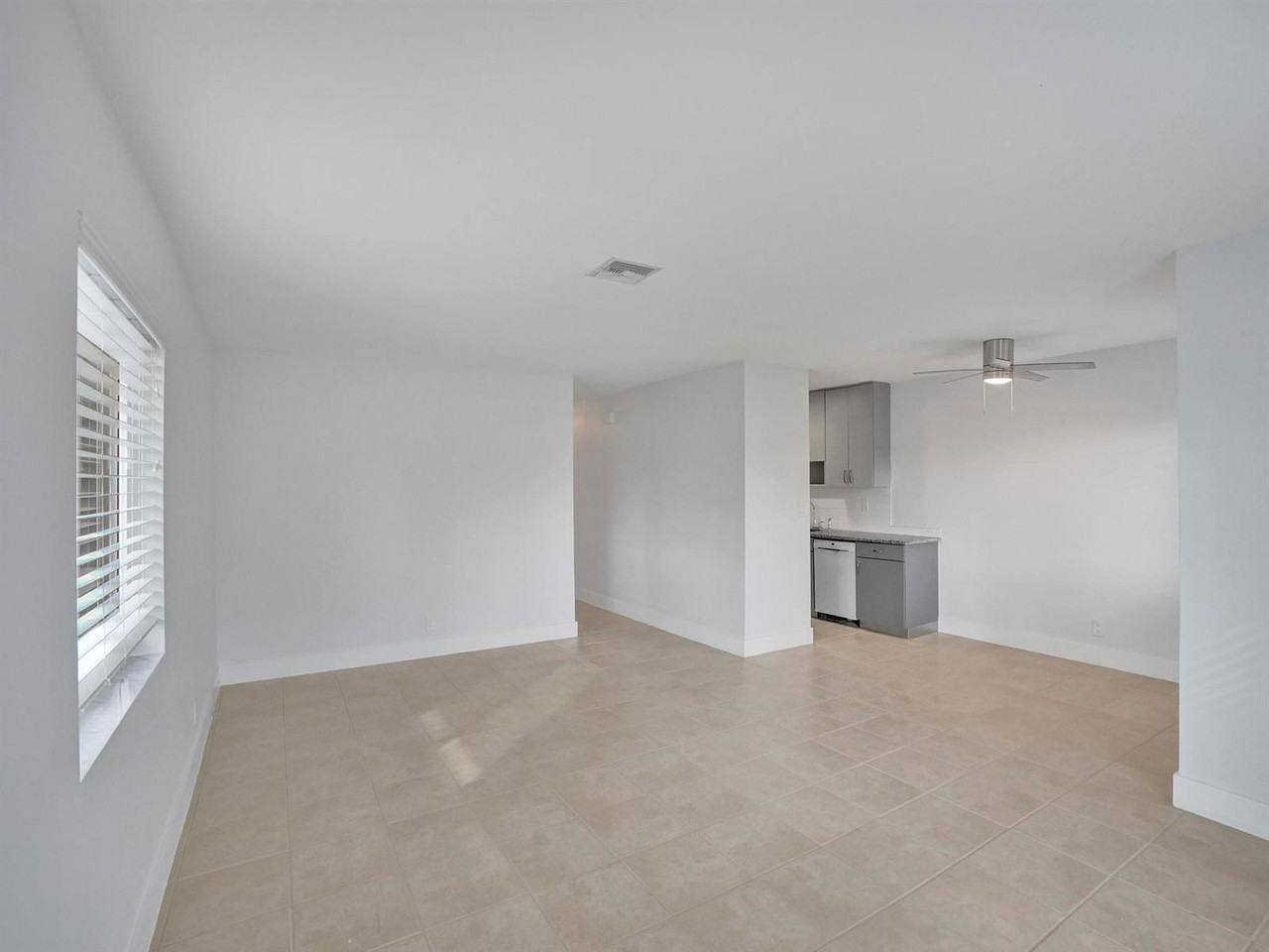 831 Sw 14th St - Photo 5 of 8