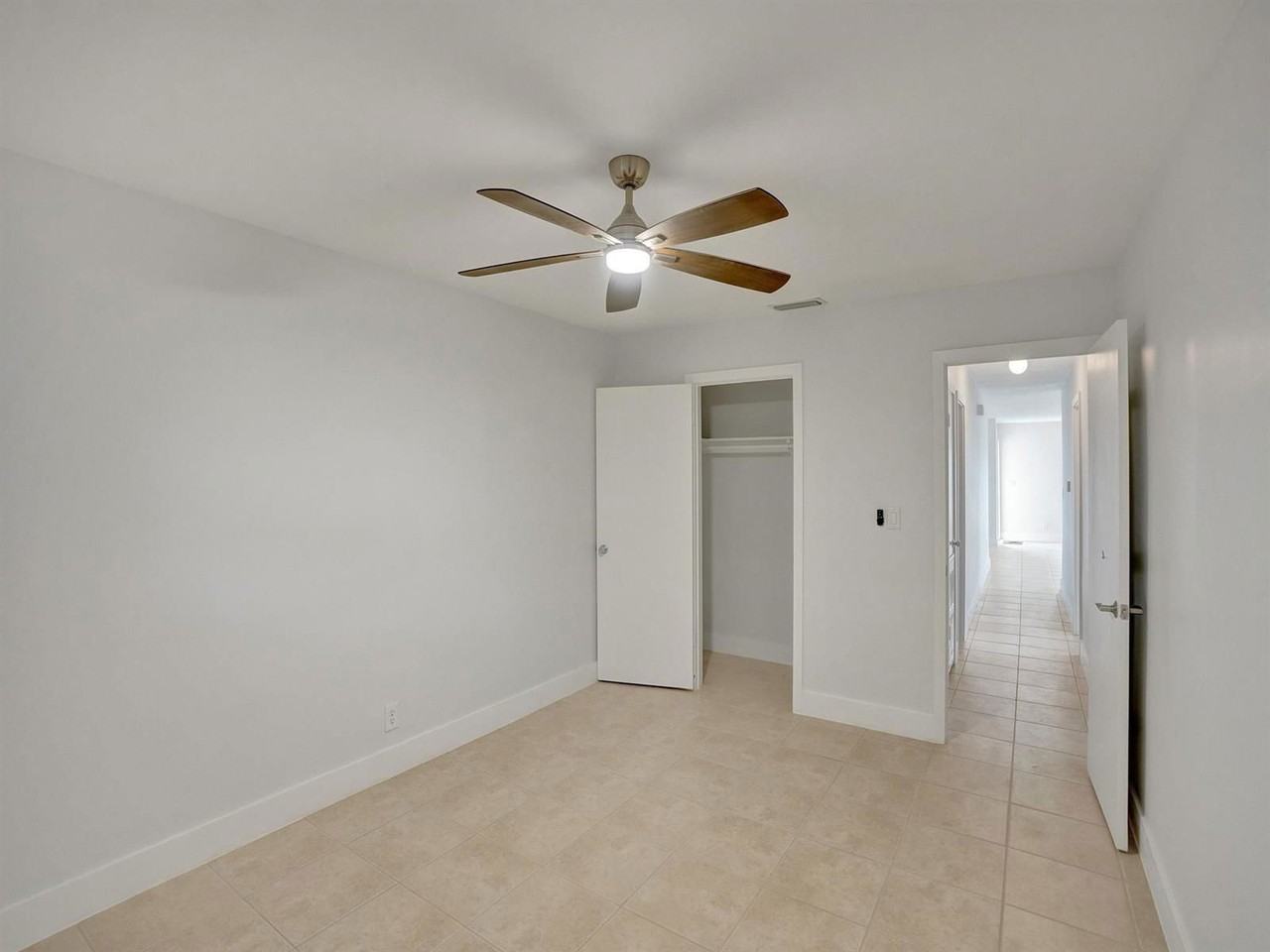 831 Sw 14th St - Photo 7 of 8