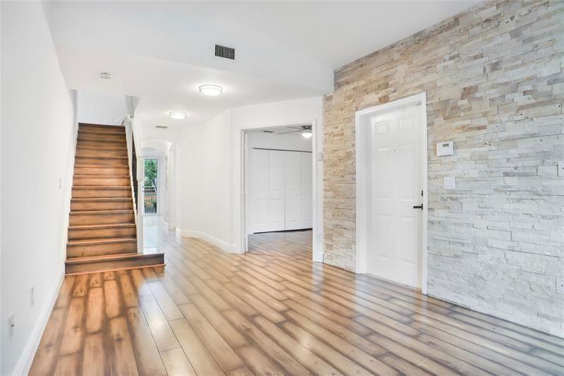 2119 Anchor Ct - Photo 4 of 8