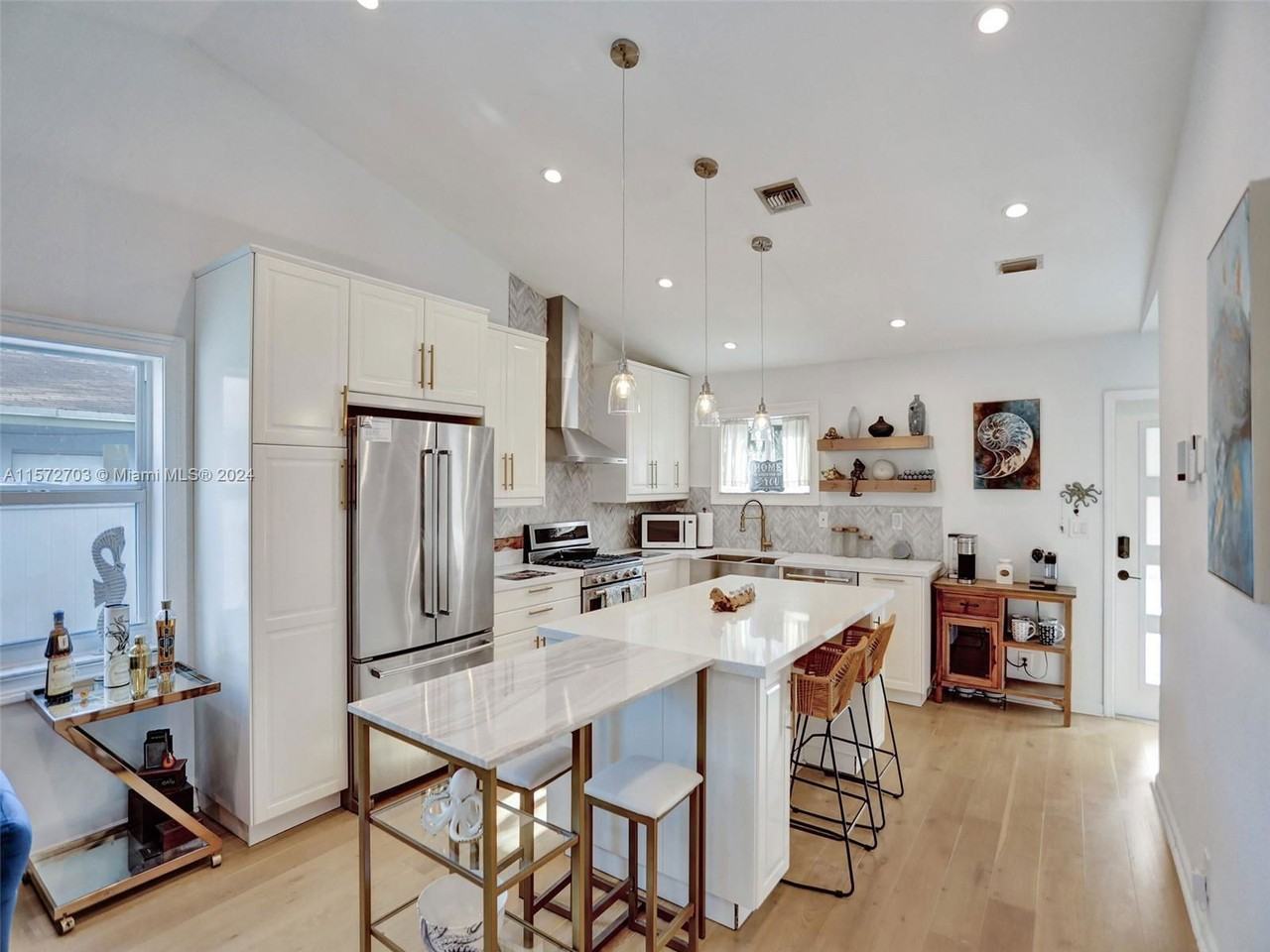 1204 Ne 3rd Ave - Photo 6 of 8