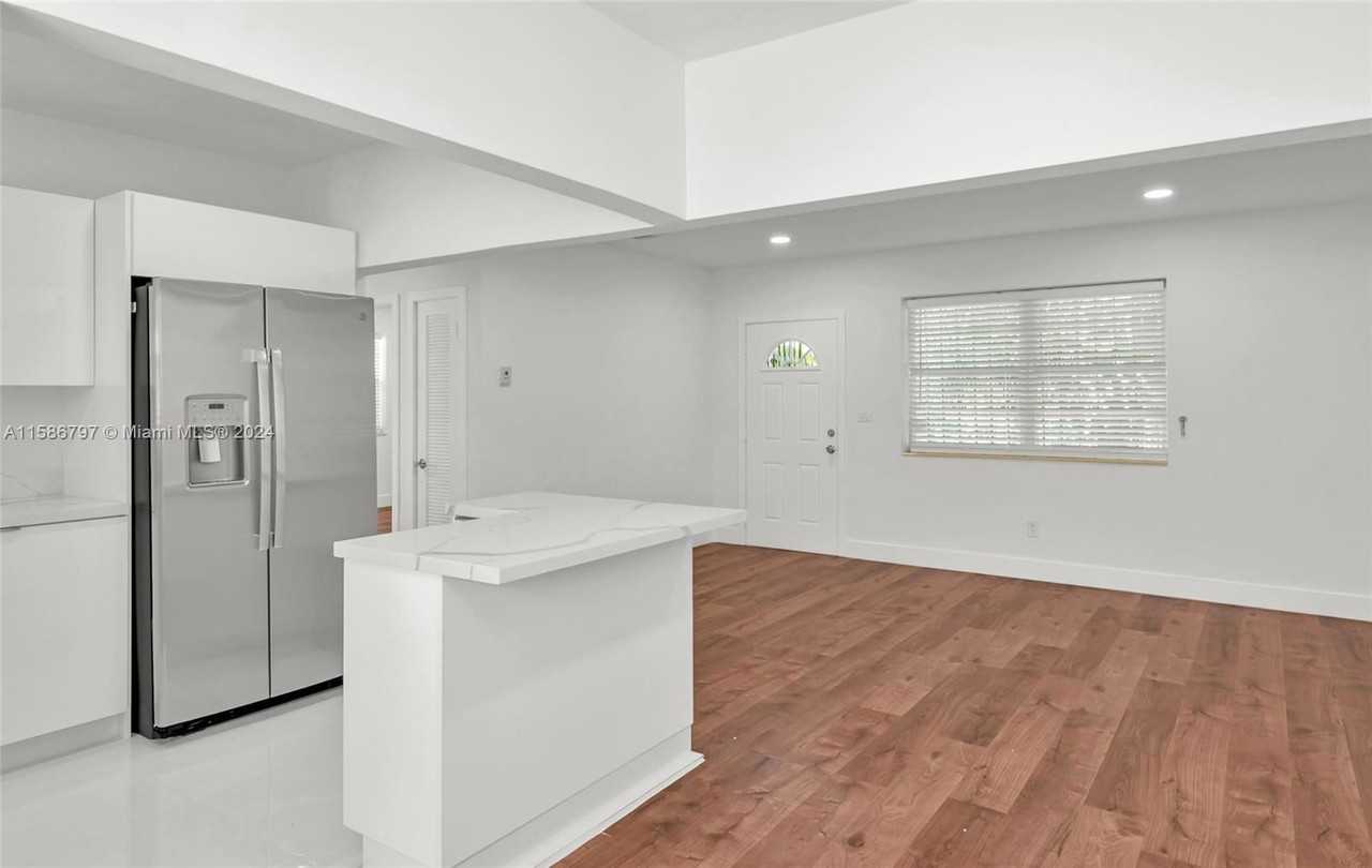 4200 Ne 1st Ave - Photo 4 of 8