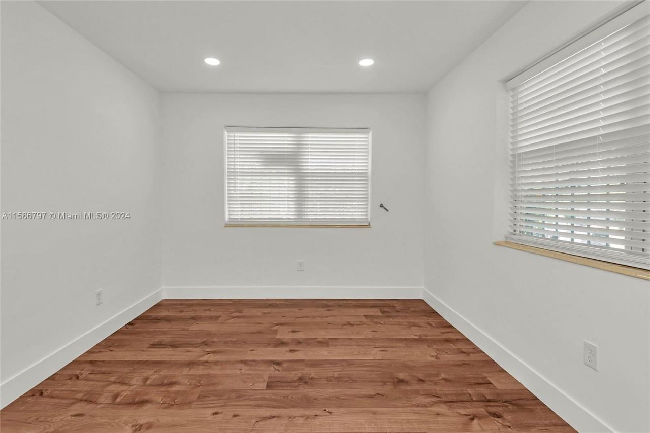 4200 Ne 1st Ave - Photo 5 of 8