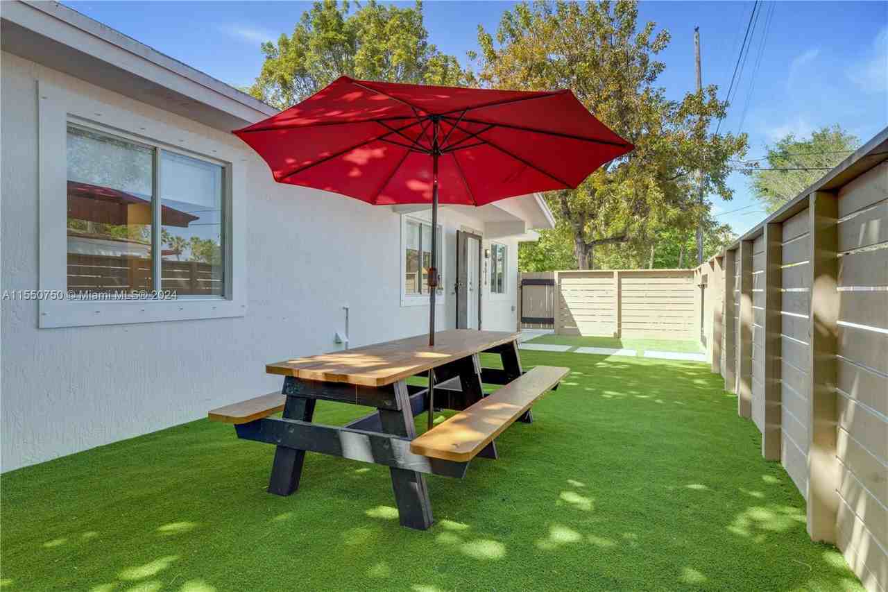 6516 Ne 1st Ct - Photo 3 of 8