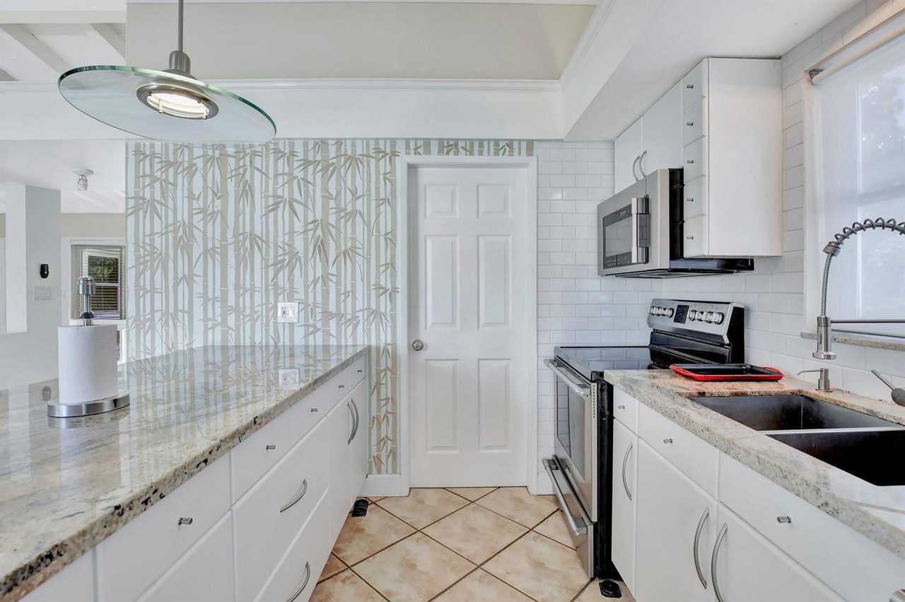 1733 Sw 5th Ct - Photo 7 of 8