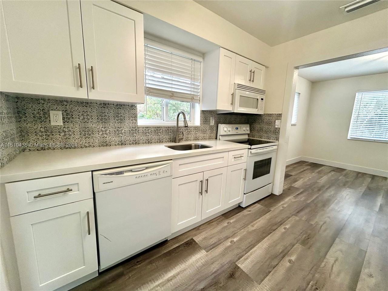 171 Ne 42nd St - Photo 2 of 8