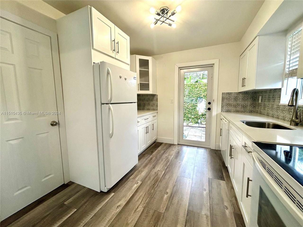 171 Ne 42nd St - Photo 3 of 8