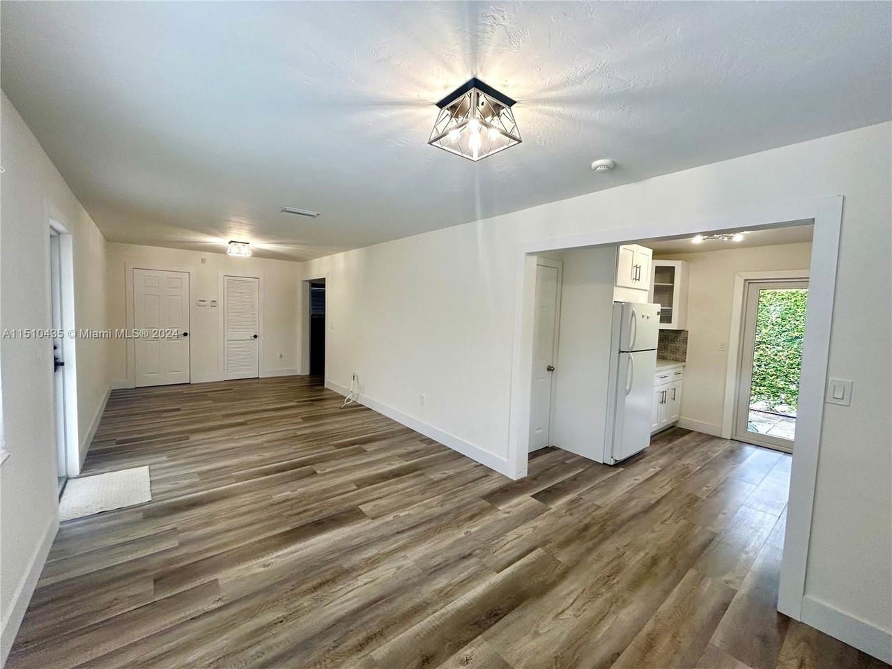 171 Ne 42nd St - Photo 5 of 8