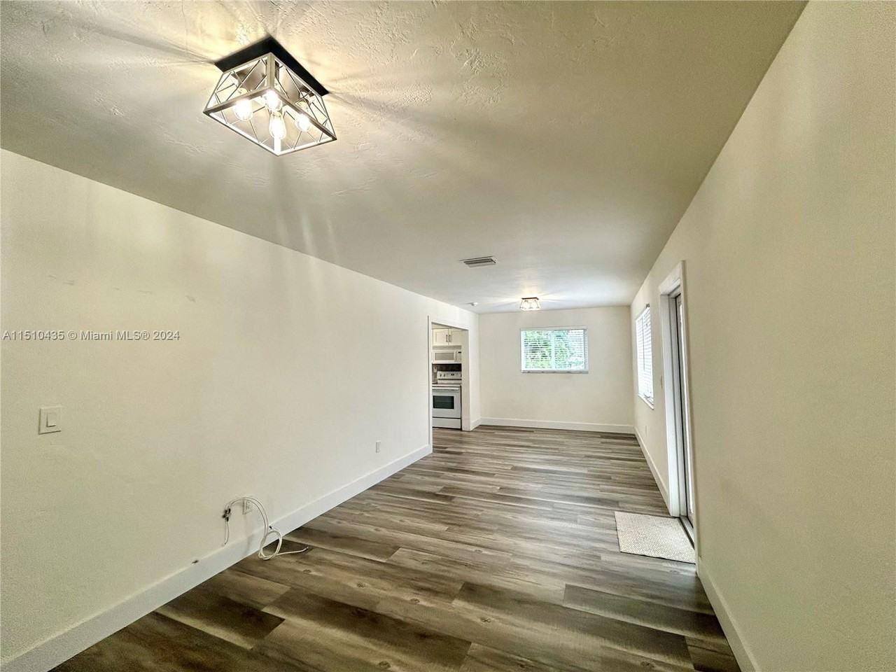 171 Ne 42nd St - Photo 6 of 8