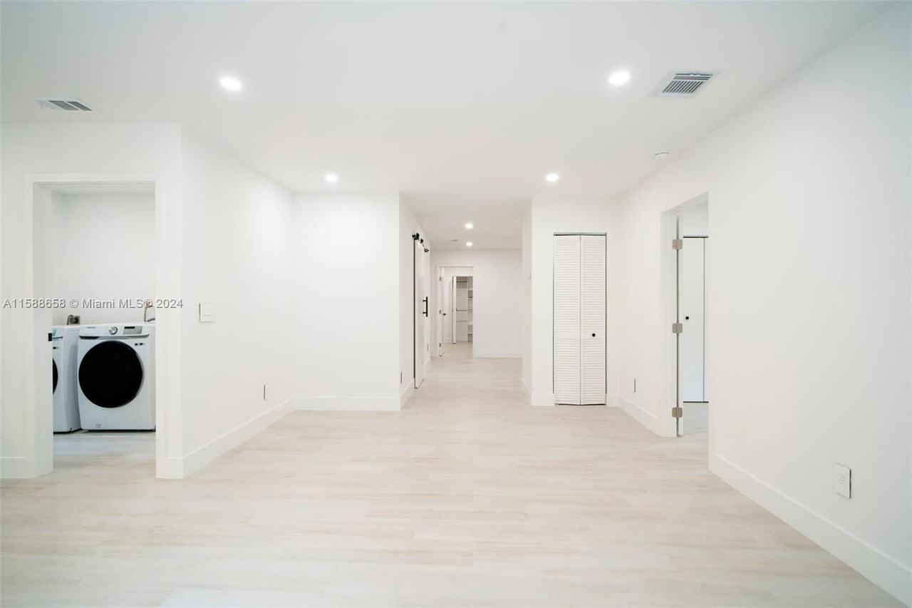 3666 Sw 26th St - Photo 7 of 8