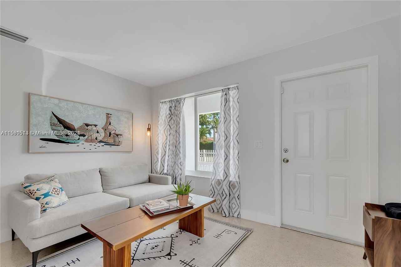 3641 Sw 29th St - Photo 3 of 8