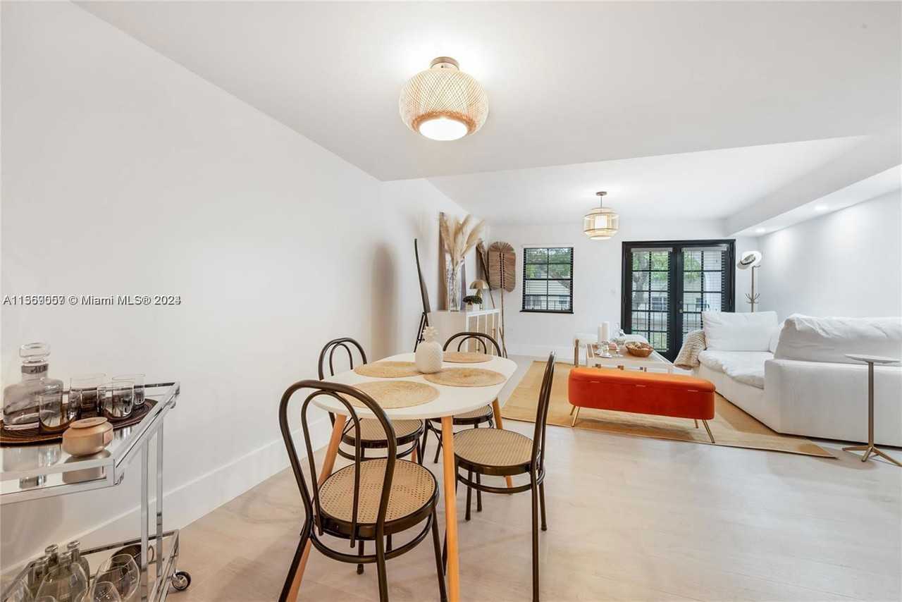 437 Santander Ave - Photo 4 of 8