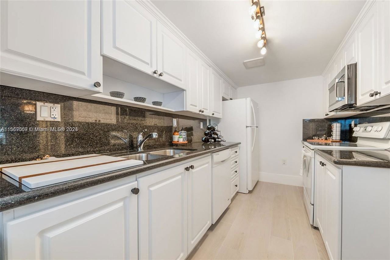 437 Santander Ave - Photo 6 of 8