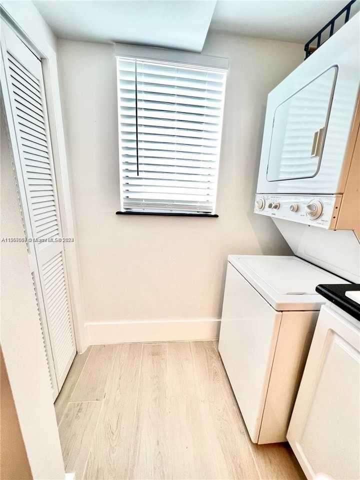 437 Santander Ave - Photo 7 of 8