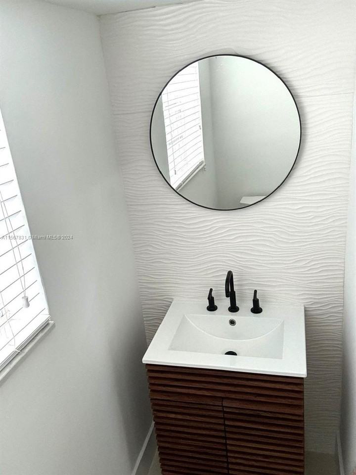 3619 S Le Jeune Rd - Photo 4 of 8