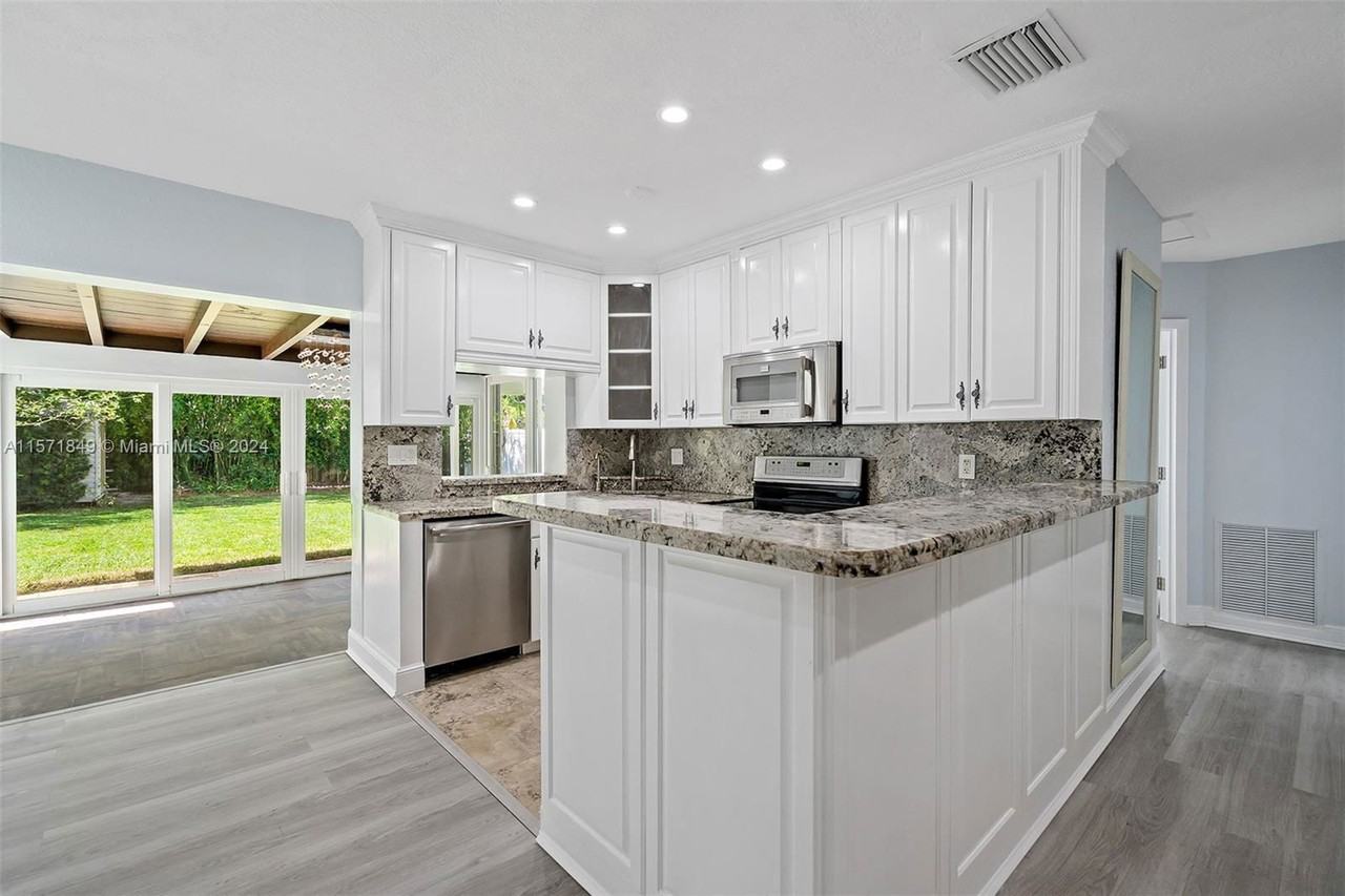 804 Se 6th Ct - Photo 6 of 8