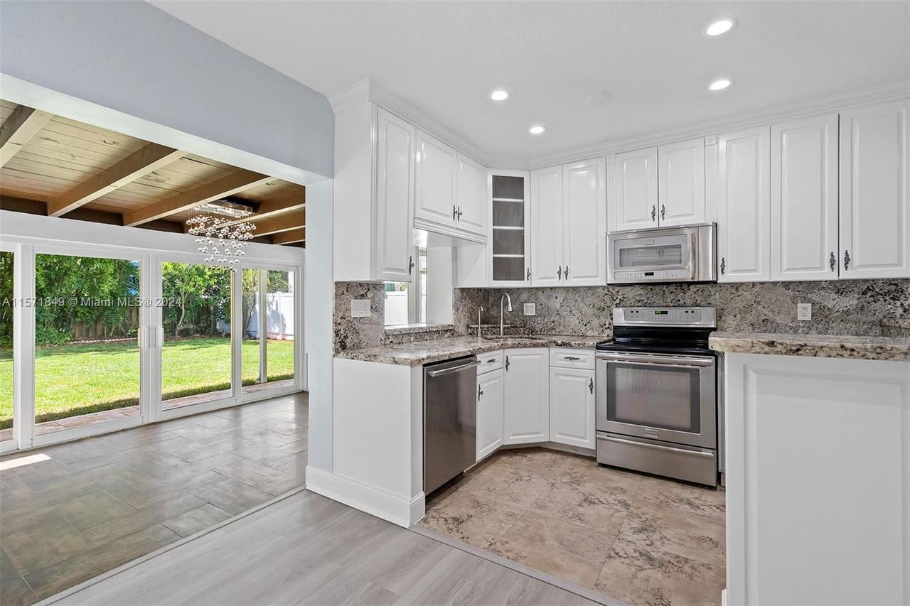 804 Se 6th Ct - Photo 7 of 8