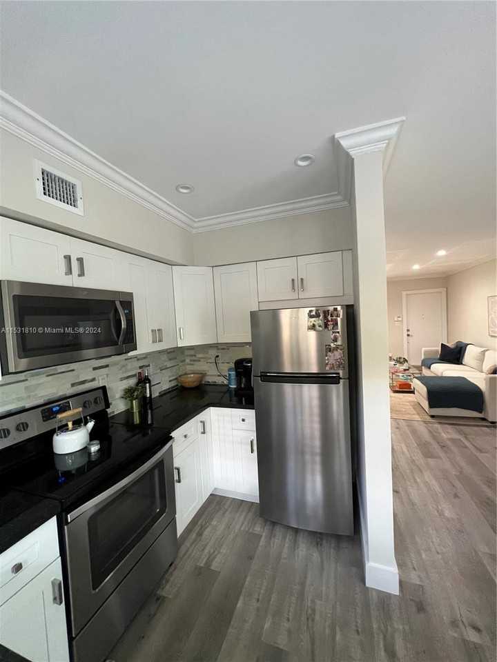 15 Madeira Avenue #3 - Photo 4 of 8