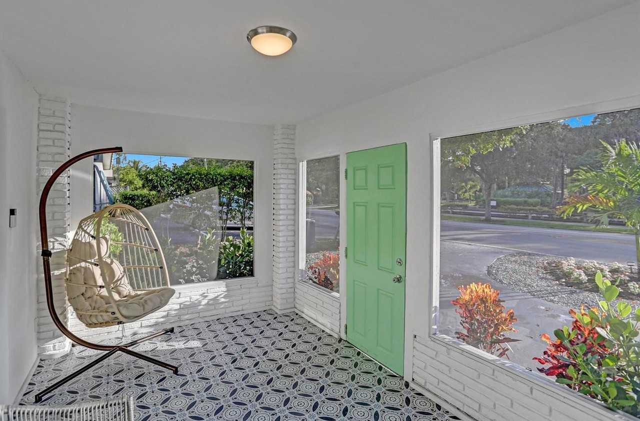 1121 Southwest 15th Avenue - Photo 2 of 8