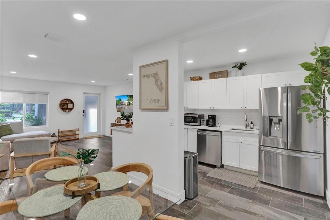 1121 Southwest 15th Avenue - Photo 4 of 8