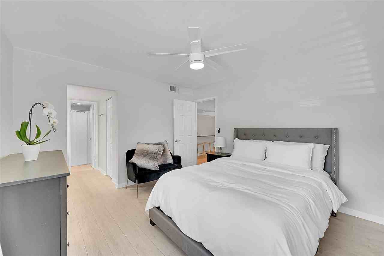 615 Ne 12th Ave - Photo 7 of 8