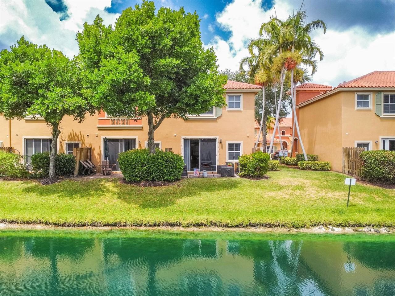 4964 Leeward Ln - Photo 2 of 8