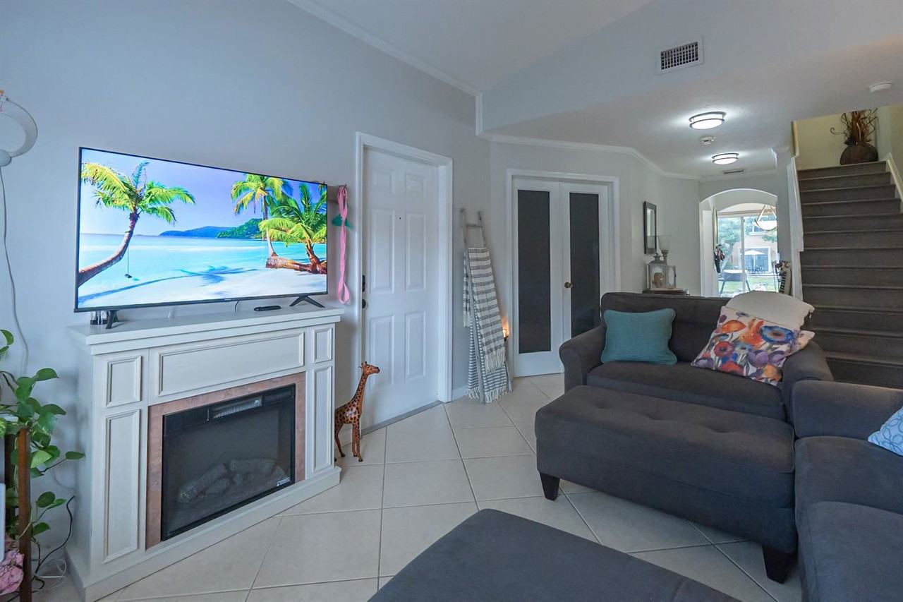 4964 Leeward Ln - Photo 6 of 8