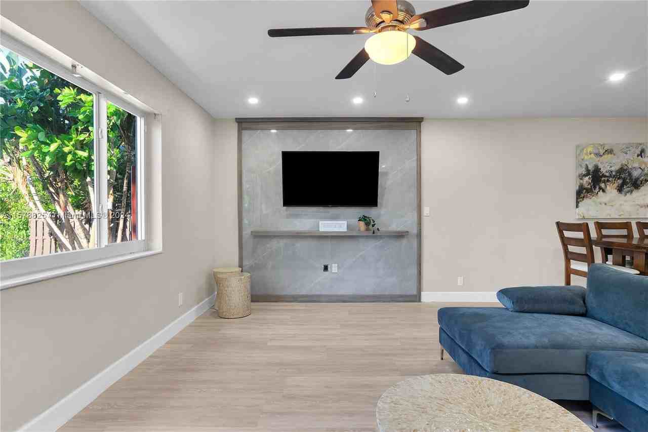 515 Sw 12th St - Photo 5 of 8