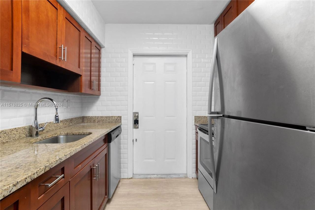 515 Sw 12th St - Photo 7 of 8