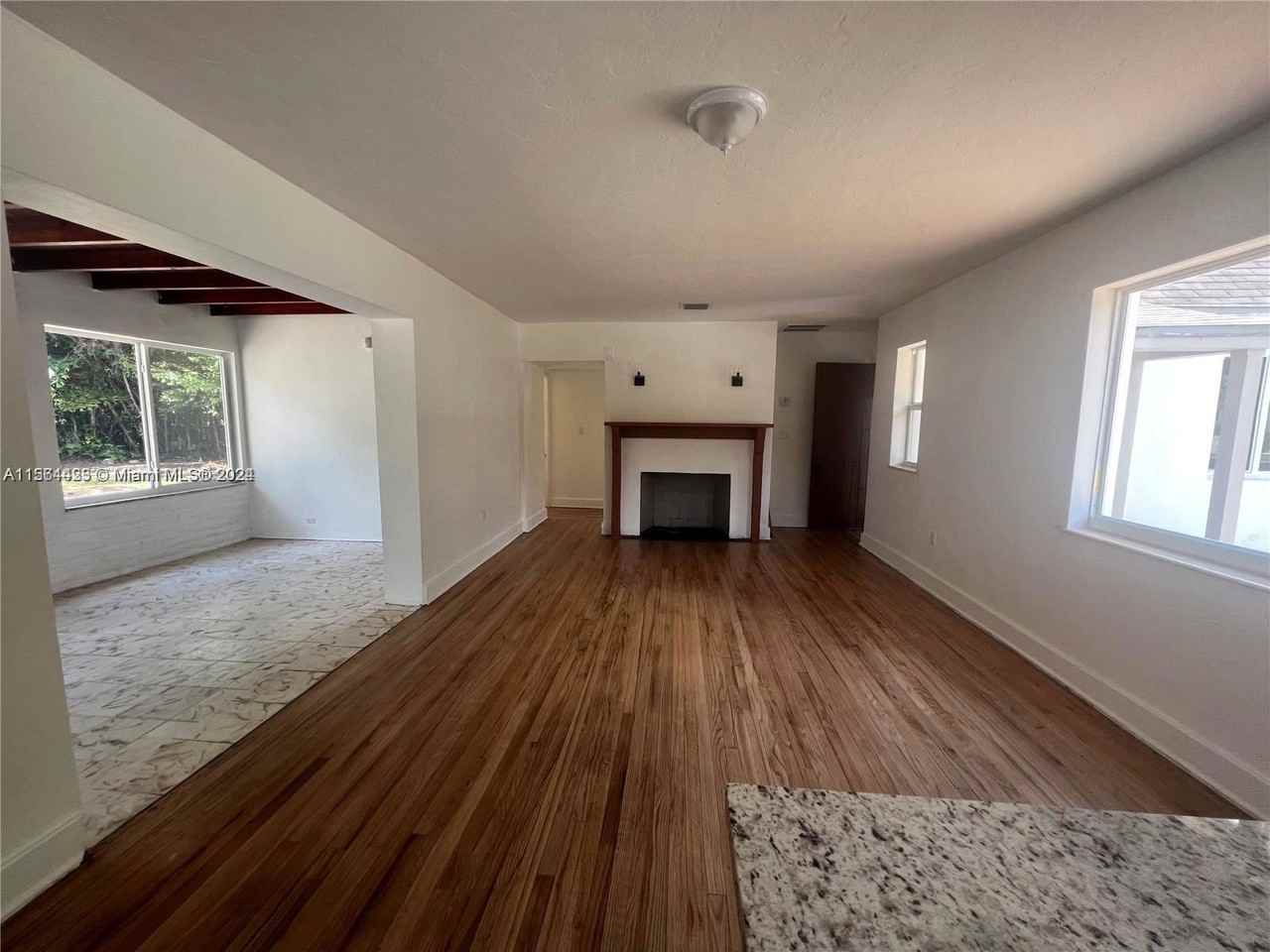 245 Sw 24th Rd - Photo 4 of 8