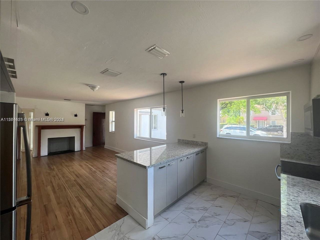 245 Sw 24th Rd - Photo 5 of 8